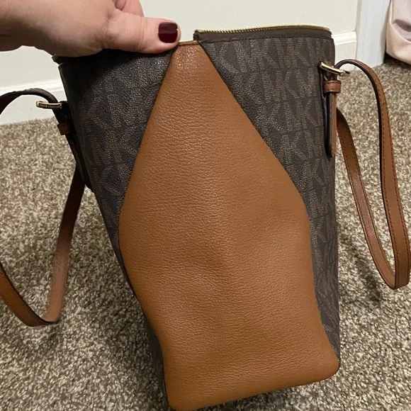 Michael Kors Signature Brown and Tan Tote🤎LIKE NEW🤎SUPER CLEAN🤎 - Picture 12 of 13